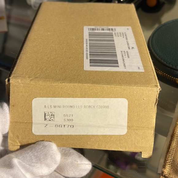 Burberry mini round coin purse - Picture 3 of 3